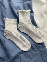 Load image into Gallery viewer, Athene Socks