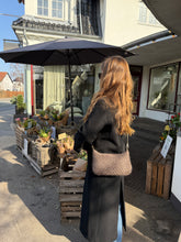 Load image into Gallery viewer, Athene Clutch vol. 2